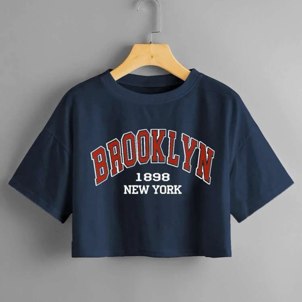 Graphic drop shoulder crop tee